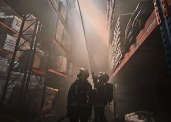 В Киевской области спасатели ликвидировали последствия вражеской атаки. ФОТО