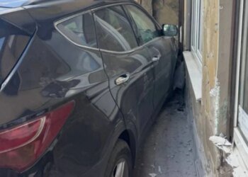 В Киеве водитель на большой скорости влетел в магазин