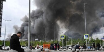 Война зашла просто в окна квартир: москвичи шокированы прилетами беспилотников и пожарами