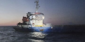 Россия атаковала три гражданских судна у побережья Одесской области: погиб моряк из Египта