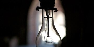 У Києві через аварію зникло світло у двох районах, відновити мають до 16 години – ДТЕК
