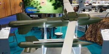 В сети появилось первое ВИДЕО применения украинской управляемой авиабомбы «Вирівнювач». ВИДЕО