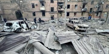 Почти 20 атак за ночь: в Днепропетровской области ранены 2 человека, повреждены дома и АЗС