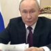 Держал листы вверх ногами: в сети заметили странную деталь на совещании с Путиным. ВИДЕО