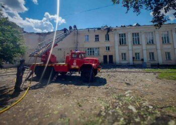 Удар рф по кінотеатру в центрі Конотопа – постраждало 4 людини