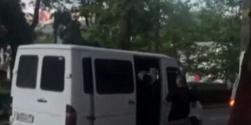 В Одессе сотрудники ТЦК «мобилизовали» собаку и покалечили её — видео разлетелось по сети. ВИДЕО