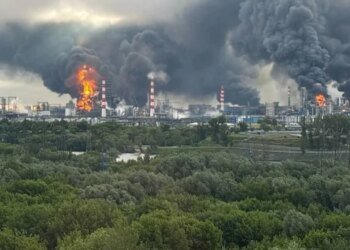 Удары по НПЗ привели к падению производства нефтепродуктов в России до минимального уровня за последние 10 лет