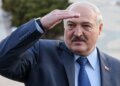 Лукашенко приглашает украинцев собирать грибы и ягоды — украинские пограничники назвали это опасным