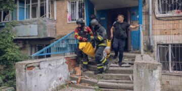 В Сумах в результате российских атак пострадали 13 человек, в том числе двое детей. ВИДЕО