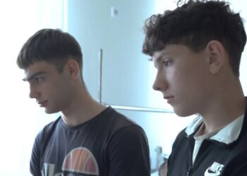 17-летний и 14-летний парни вынесли десятерых пострадавших из опасной зоны после удара по Запорожью. ВИДЕО