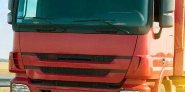 У Києві обмежили рух вантажівок понад 24 тонни через спеку