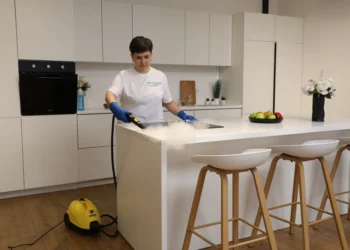 5 хитростей для быстрой уборки дома летом