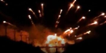 Силы обороны поразили железнодорожные мосты в Крыму и остановили Московский НПЗ, – Генштаб