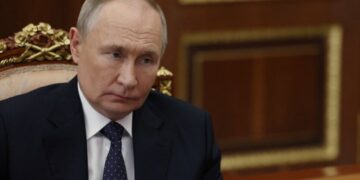 Элита РФ разочаровывается в войне, но Путину все равно – WSJ