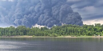 Дроны атаковали склады Росрезерва: в РФ горят объекты сразу в трех областях