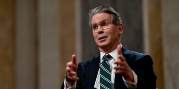 США повертають іранську нафту на світовий ринок, але з обмеженням