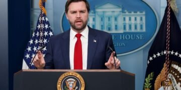 Вэнс ответил, когда примет решение о возможном участии в выборах президента США