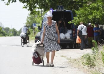 Международная помощь переселенцам в Украине сократилась вдвое