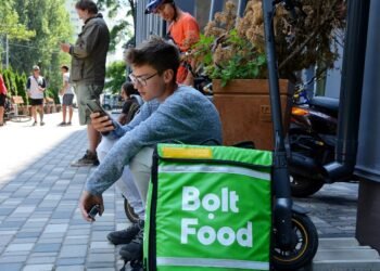 Bolt пояснив, чому в Україні бракує кур’єрів, і розповів, скільки вони заробляють