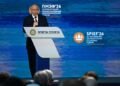 У Зеленського після “переможних” заяв Путіна розповіли правду про економіку РФ