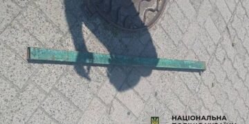 Вулиця перетворилась на хаос: у Києві трощили авто металевим прутом