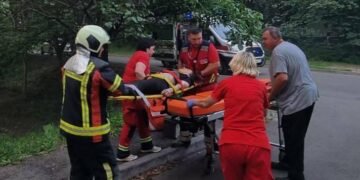 Вогняна пастка у Києві: жінка зірвалася з балкона палаючої багатоповерхівки
