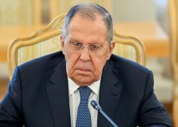 Лавров вспомнил о “вежливости” из-за письма Зеленского к Путину