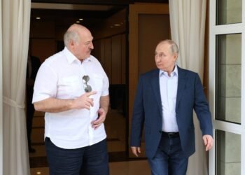 Лукашенко внезапно встретился с Путиным после требований не втягивать Беларусь в войну
