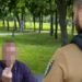У Києві чоловік із битою лякав людей у парку: його затримали