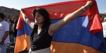 Курс на РФ или Запад? В Армении стартовали решающие парламентские выборы