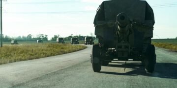 “Коридор” в Крым трещит по швам: ГУР эффектно уничтожило технику россиян (видео)