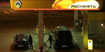 Топливный кризис добрался до главного нефтяного региона России, – росСМИ