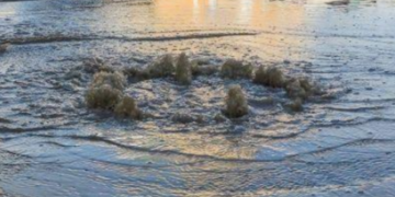 Водяна прірва в Києві: яку вулицю затопило, – ВІДЕО