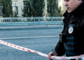 Потрійна ДТП на Київщині: уламки металу заблокували дорожній рух, – ФОТО