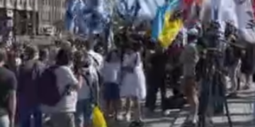 Сотні людей і обмеження в центрі Києва: що відбувається, – ВІДЕО
