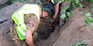 Удар із неба – падіння із вибухом: в Києві перекрили небезпечну зону, – ФОТО