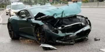 Катастрофа на трасі під Києвом: люксовий Aston Martin рознесло після удару