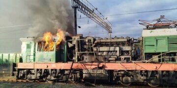 РФ ударила по локомотиву на Харьковщине, есть раненые