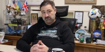 Почему Зеленский отправил орден в Польшу не через “Укрпочту”: есть три причины