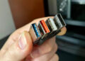 Фиолетовый USB-порт скрывает неочевидную функцию: на что стоит обратить внимание