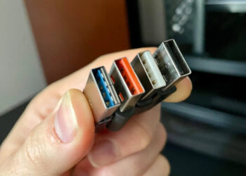 Фиолетовый USB-порт скрывает неочевидную функцию: на что стоит обратить внимание