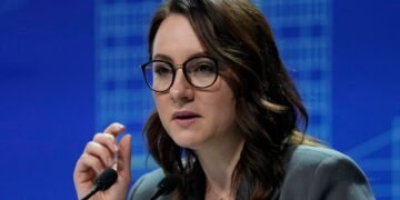 Увеличение зарплат военным: Кабмин озвучил срок запуска реформы