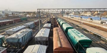 Дефіцит та загроза для відбудови: бізнес закликав уряд не списувати вагони за віком
