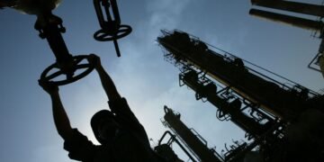 Ціни на нафту побили місячний рекорд через невизначеність у переговорах між США та Іраном