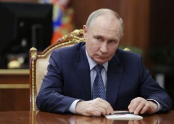 Коллапс на горизонте: в Госдуме предупреждают Путина о “грани социального взрыва”