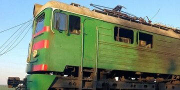 Россия с помощью дрона атаковала электровоз в Днепровской области: возможны задержки поездов