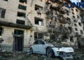 У Києві за жертвами атаки рф оголосили жалобу, під завалами багатоповерхівки шукають родину з 15-річною дівчиною