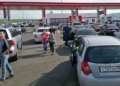 Управляемій хаос в действии: украинцы заставляют россиян часами мотаться между пустыми заправками. ФОТО, ВИДЕО