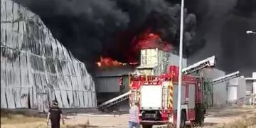 Ворог ударив КАБами по найбільшій в Європі птахофабриці "Чорнобаївська", спалахнула масштабна пожежа