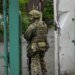 Оккупанты боятся гонять колонны техники и прячут солдат в гражданских фурах. ВИДЕО из Мариуполя